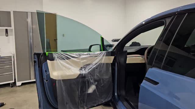 Another Tesla Model X - Ceramic Heat Reduction Window Tint on ALL windows!

He's definitely going to be super cool inside this Tesla 😎 

When only the best will do. 

DoubleTake Auto Spa in Fremont 
Call/